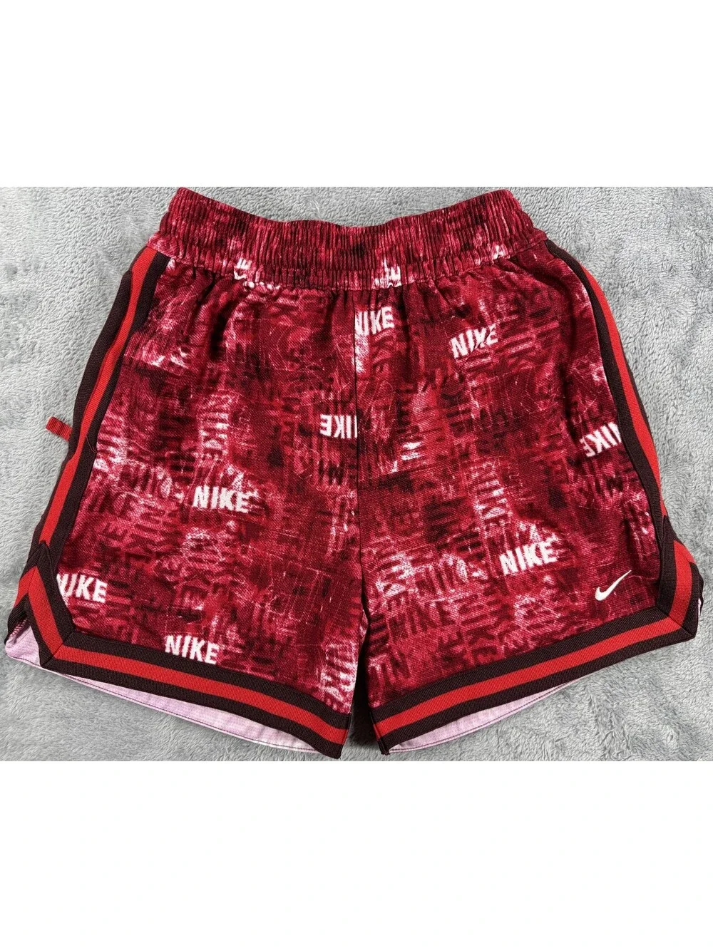 Nike Boys' DNA Dri-FIT Basketball Shorts University Red and White Design Large